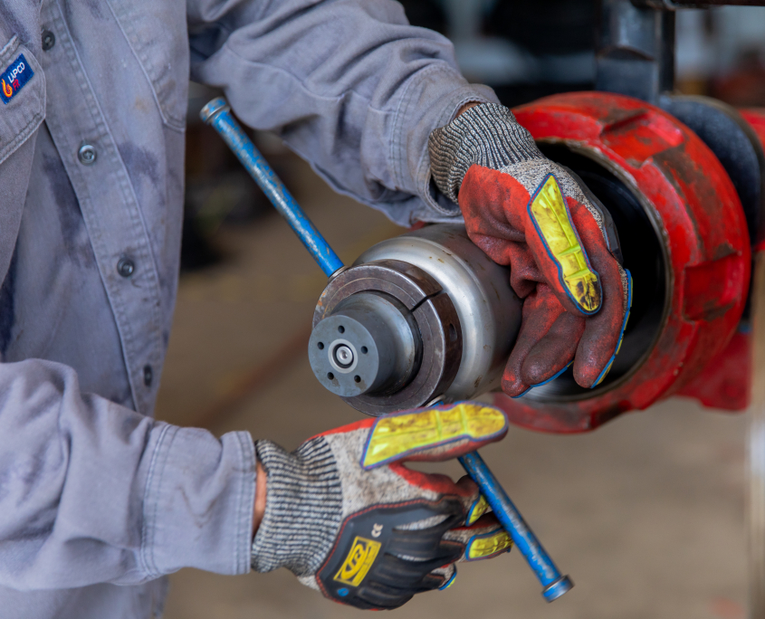 Inspecting trim, seal replacement, choke maintenance Inspecting trim, seal replacement, choke maintenance